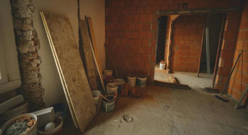 Rémálommá vált a felújítás: több mint 80 emberi maradványt találtak az otthonuk alatt