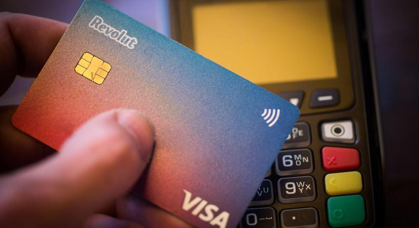 Bajban vannak a Revolutosok, most őket kopasztják meg a csalók, így nyúlják le a pénzed