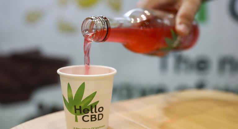 Új divat söpör végig Amerikán, kannabiszos italokkal szoknak le a piáról