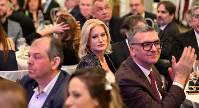 A jubileumi gazdászbálon rekordszámú vendég szórakozott együtt Mosonmagyaróváron - fotók, videó