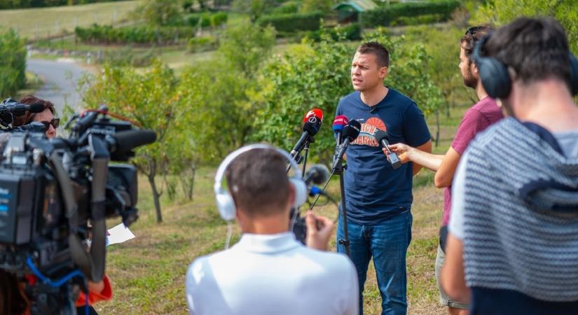 Egy fél családi házzal kevesebbről számolt be Kósa Lajos és Menczer Tamás is