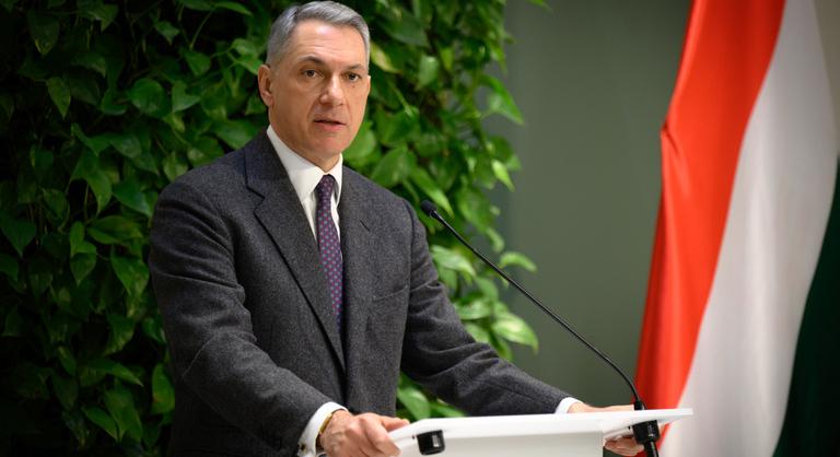 Lázár Jánosnak 19 pótlapra volt szüksége vagyonnyilatkozatához, hogy minden ingatlanát fel tudja sorolni