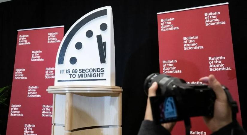 Soha nem volt ekkora a baj: előreállították a végítélet óráját