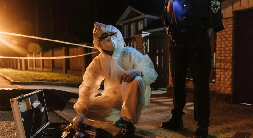 Borzasztó: rávette fiát a gyilkosságra, majd műanyag tárolóba rejtette a holttestet