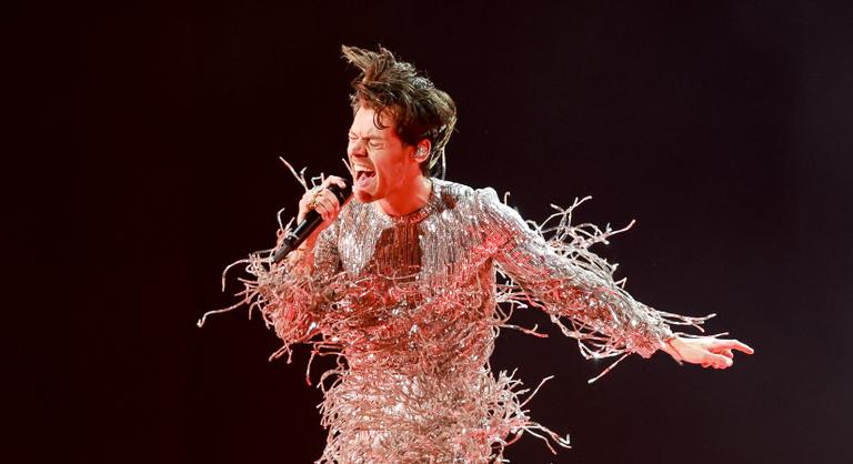 Négy mellbimbóval született, és bezsebelt három Grammy-díjat is