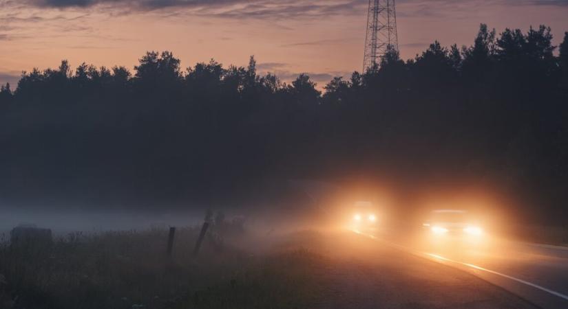 Totális káosz és teljes lezárás az autópályán – 59 autó csapódott egymásnak a ködben