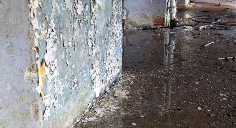 Elöntötte a víz egy családi ház pincéjét a zalai városban