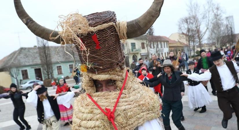 Farsangi népszokások: maszkok, mulatság és télűzés a régi időkben