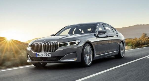 A BMW új modellváltozatokkal fokozza a vezetés élményét