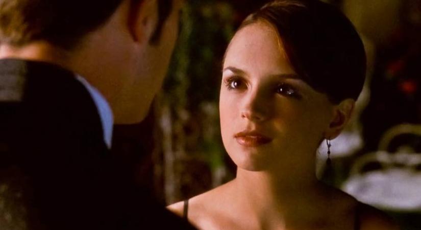 A 90-es évek szépséges színésznője volt: alig ismerni rá a 46 éves Rachael Leigh Cookra