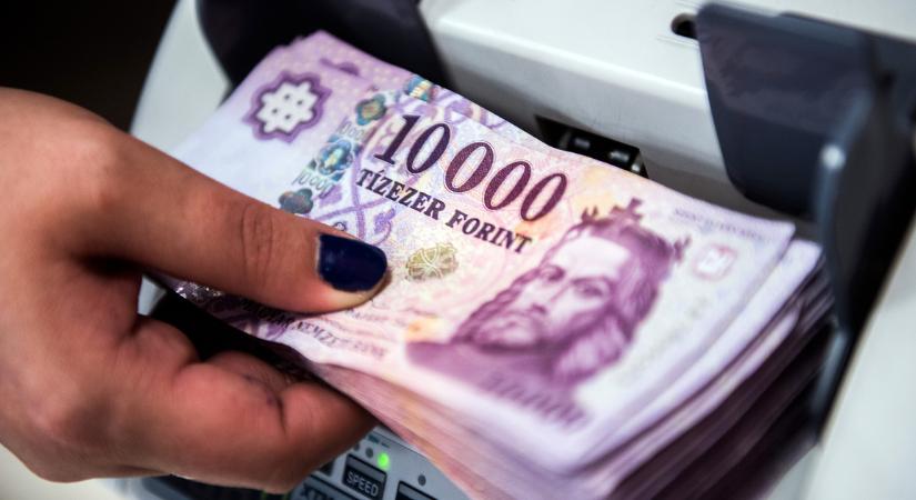 Donald Trump ismét fenyegetőzik, bármikor újabb háború indulhat, de most talpon maradt a forint