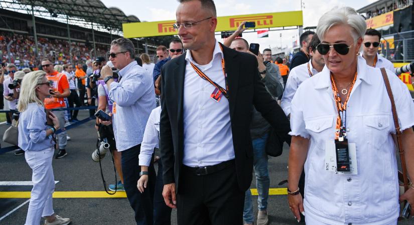 Szijjártó Péter felesége megszerezte a dunakeszi házuk utcájában lévő üres telkeket