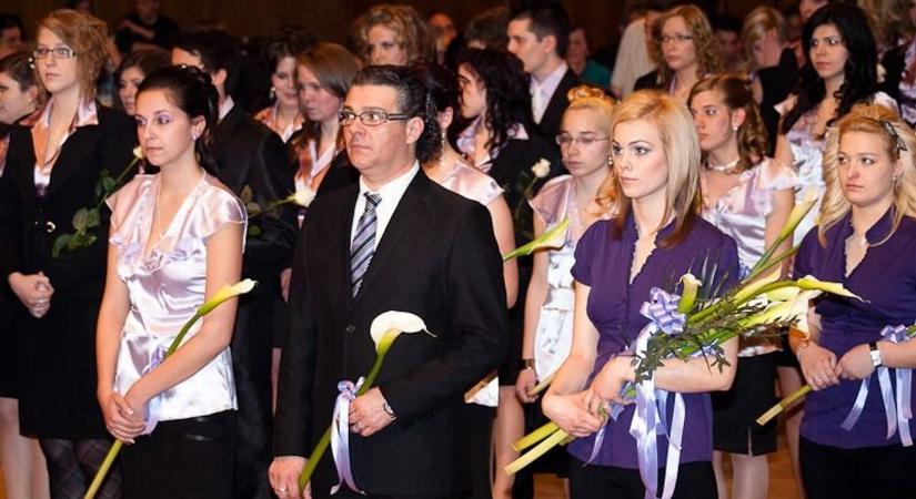 Emlékszel még? Így ünnepelték a szalagavatót a Telekiben 2011-ben – sok sok fotó!