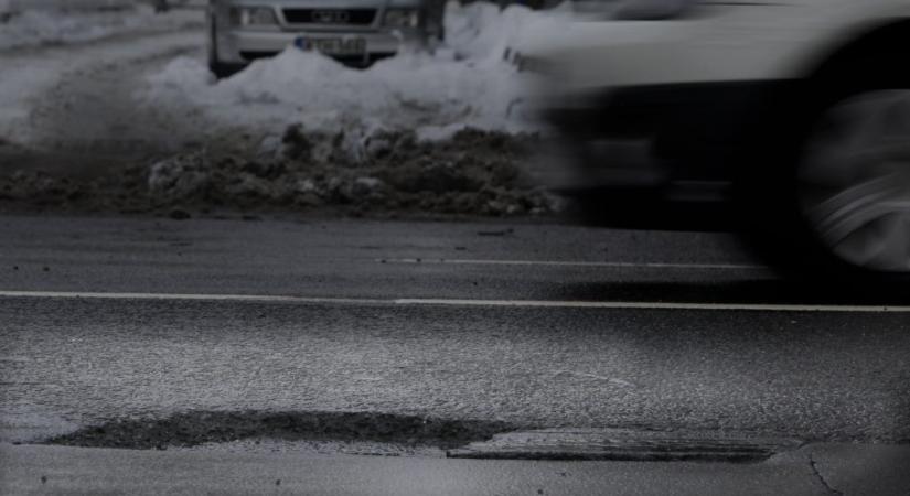 Megrongálta autója kerekét egy kátyú? Ezt kell tennie