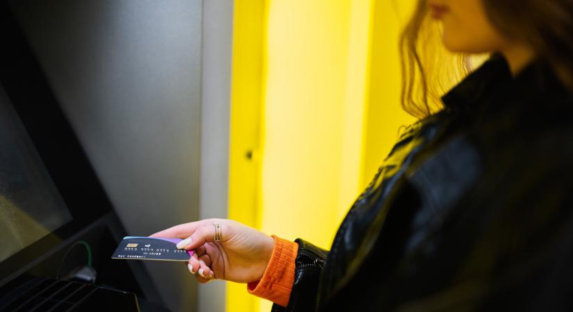 Mától 300 ezer forint vehető fel készpénzben díjmentesen a bankoknál