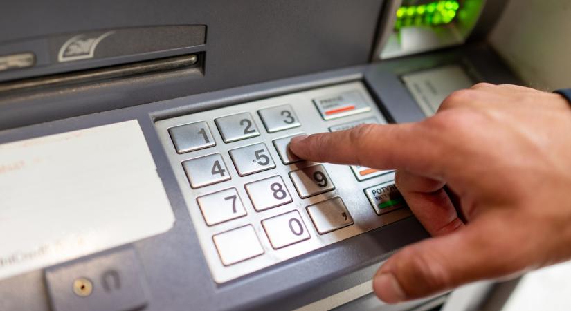 300 ezer forint vehető fel a bankautomatákból díjmentesen februártól