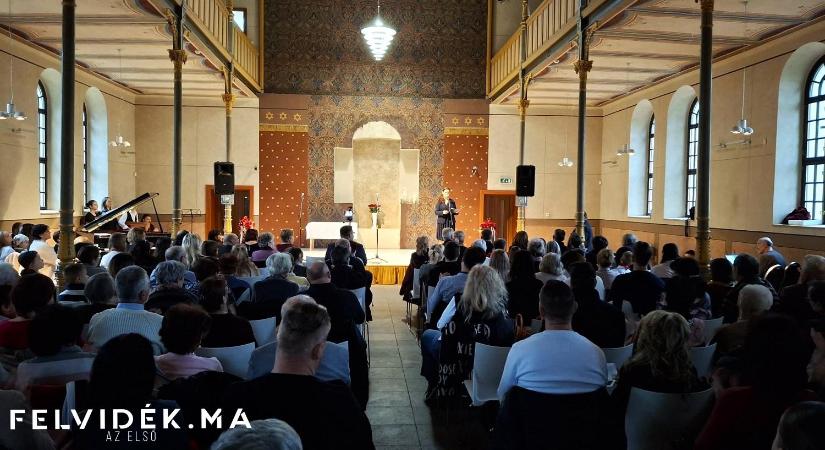 Amikor a magyar kultúra fénye ragyogja be a lévai zsinagóga épületét