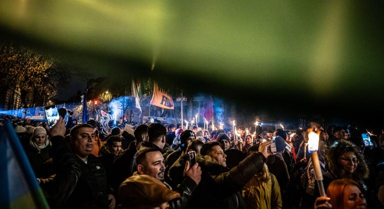 Nem lehet egy népet így megalázni! – Lázár János kijelentése miatt tüntettek