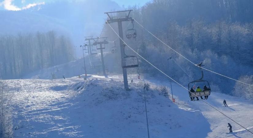 Súlyos szánkóbalesetet szenvedett egy nő a közeli osztrák sípályán