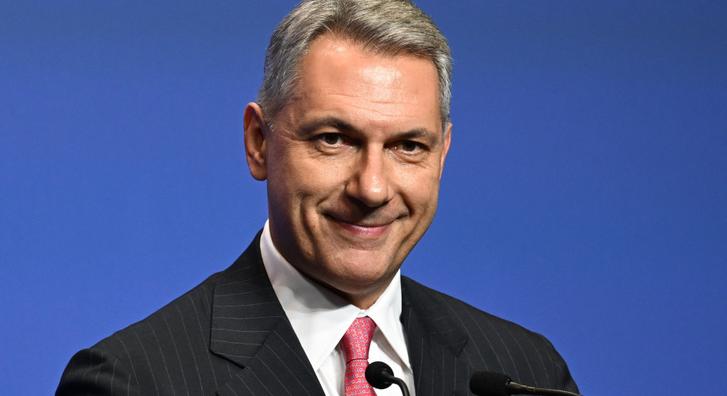 Elzavarnák Lázár Jánost a közéletből a cigányokért tüntetők