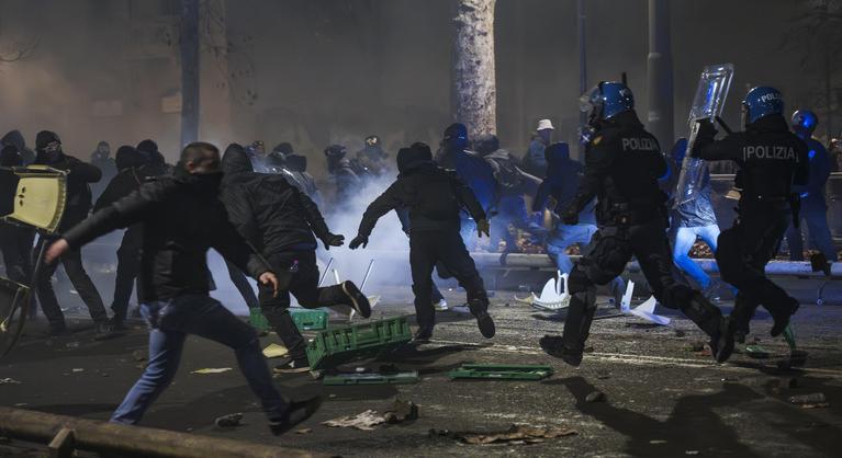 Elszabadult a pokol Torinóban, megtorlásba kezdhet az olasz kormány