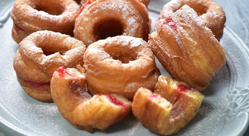 Izgalmas fánk farsangra: cronut eperpudinggal