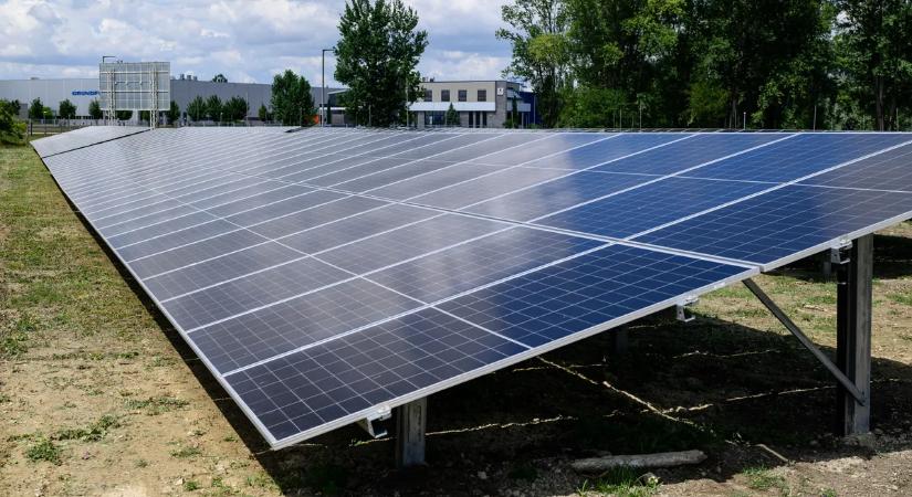 Holnaptól 2,5 millió forint ingyenpénzre pályázhatnak a napelemesek