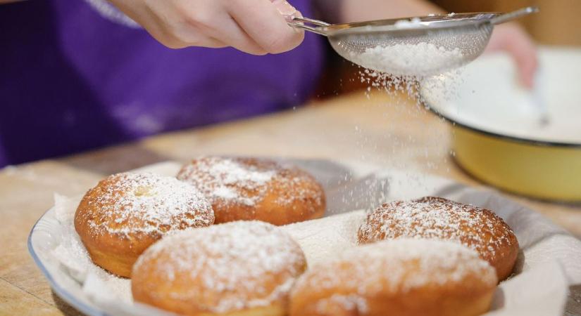 10 éves noszvaji kislány vezetett be minket a legjobb szalagos fánk titkaiba  fotók, videó