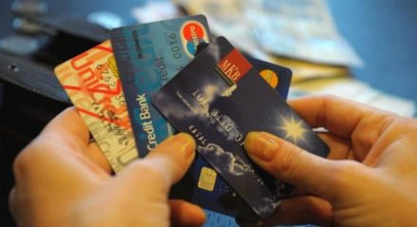 Ha megtalálod valaki más bankkártyáját, feltöltenéd a közösségi oldalra? A jóindulatnak is lehet ára