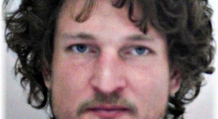 Nehéz helyzetbe került a két pici gyermekével magára maradt tahitótfalui férfi felesége: Benedek ruháit a Duna parton találták meg, ő viszont eltűnt