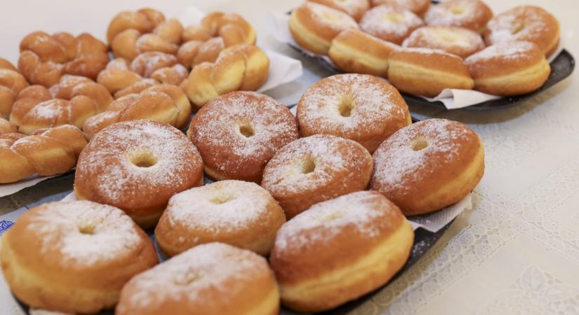 A farsang ízei: szalagos, csöröge, túrófánk