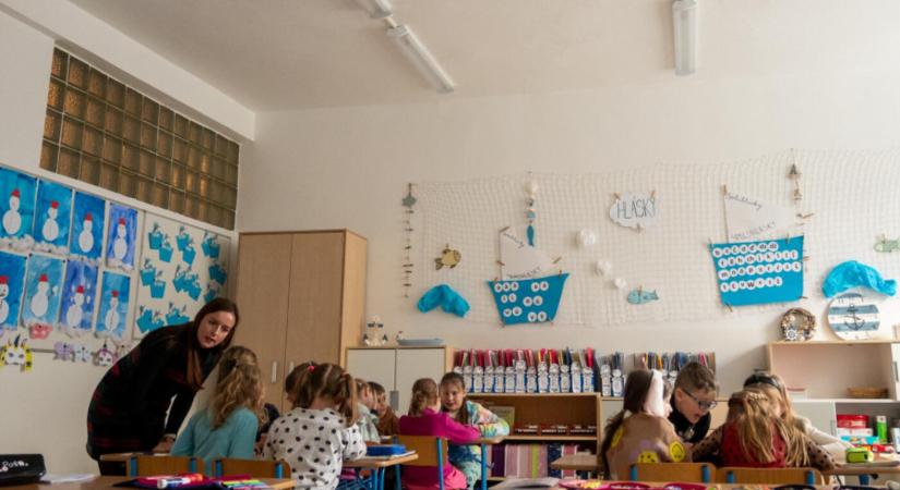Tombol a tanárhiány: tömegével keresik az iskolák az új alkalmazottakat