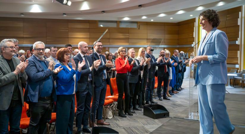 A DK továbbra is fullba tolja a magyargyűlöletet