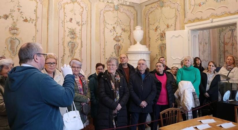 A porcelánok törékeny világa a sárvári Nádasdy-várban