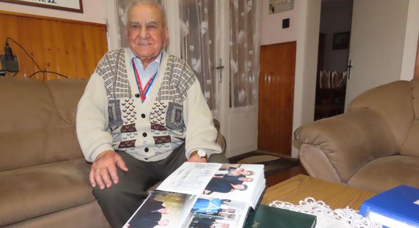 Pelétől Oszvald Marikáig fényképezte a sztárokat a legendás kapuvári fotós, Gyula bácsi - galéria