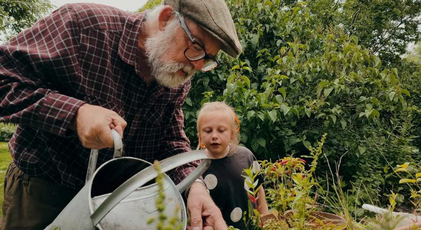 Nagyszülők, figyelem! Az unokázás lassíthatja a szellemi leépülést