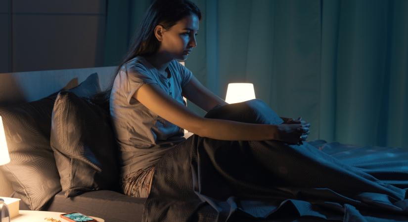 Miért ébredsz fel hajnali 2 és 4 óra között? A tudományos magyarázat és a megoldások