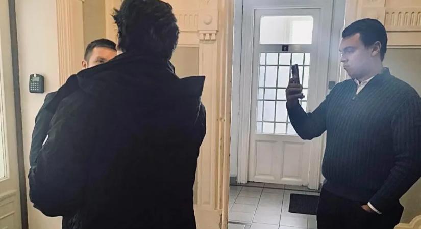 A Fidelitas győri elnöke tartotta a kamerát a Mandinernek, miközben a polgármester interjút adott