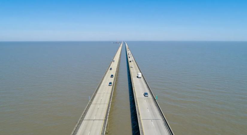 Félelmetesen ijesztő ez a híd, sokan pánikrohamot kapnak, akik átkelnek rajta