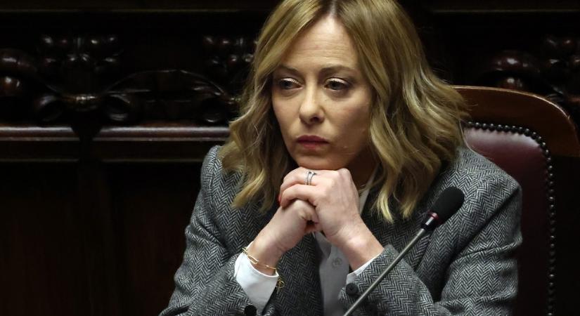 Giorgia Melonira hasonlító angyal borzolja a kedélyeket Rómában