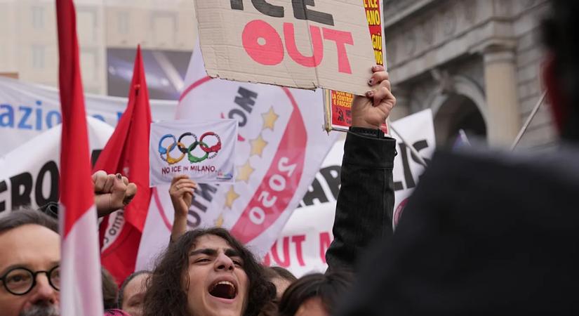ICE ellenes tüntetés Milánóban