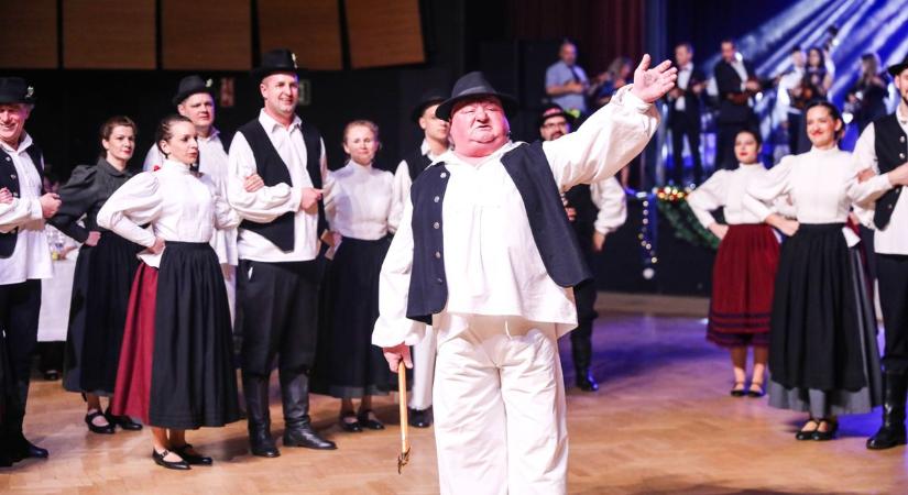 Így báloztak a horvátok a szombathelyi Sportházban – fotók!