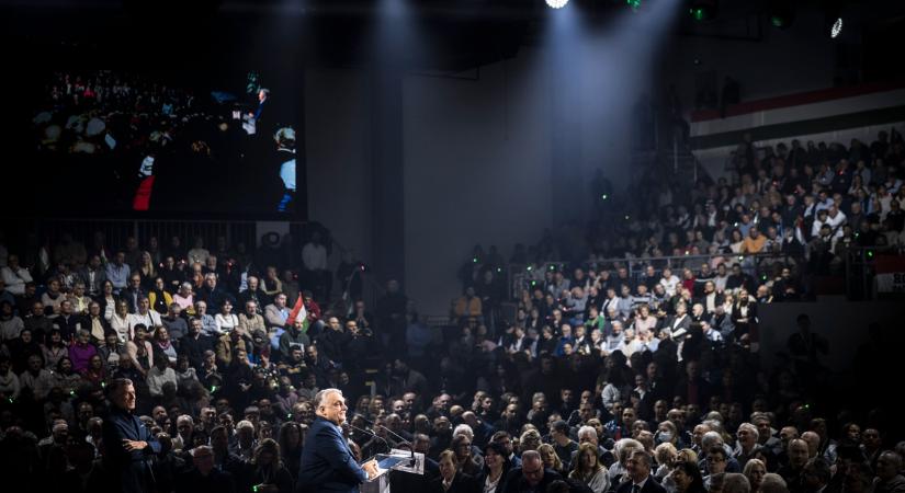 "Nem azért neveljük a gyerekeinket, hogy golyófogók legyenek" - ezt mondták az emberek a hatvani Háborúellenes Gyűlésen