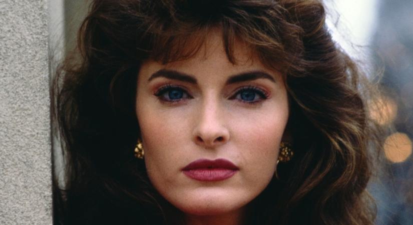 Felismerhetetlen 67 esztendősen, smink nélkül a 80-as évek sztármodellje: az egykori szépségideál ma már ősz tincsekkel hódít