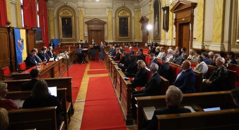 A vásárhelyi polgármester rúpiája eltűnt, az alpolgármester Pesten vett lakást