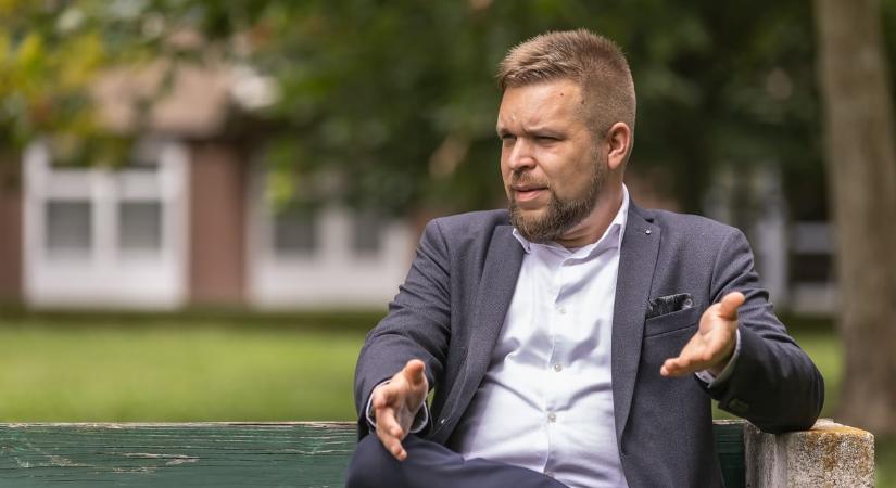 Személyesen a Fidelitas helyi elnöke forgatott interjút a Fidesz-közeli Mandinernek a győri polgármesterrel