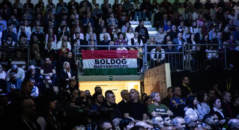 Ezt mondták az emberek a hatvani Háborúellenes Gyűlésen: "Építeni kell az országot, nem lerombolni!"