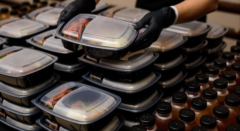 Borul sok minden, felkészültünk erre? – augusztustól jönnek a visszaváltható ételhordók