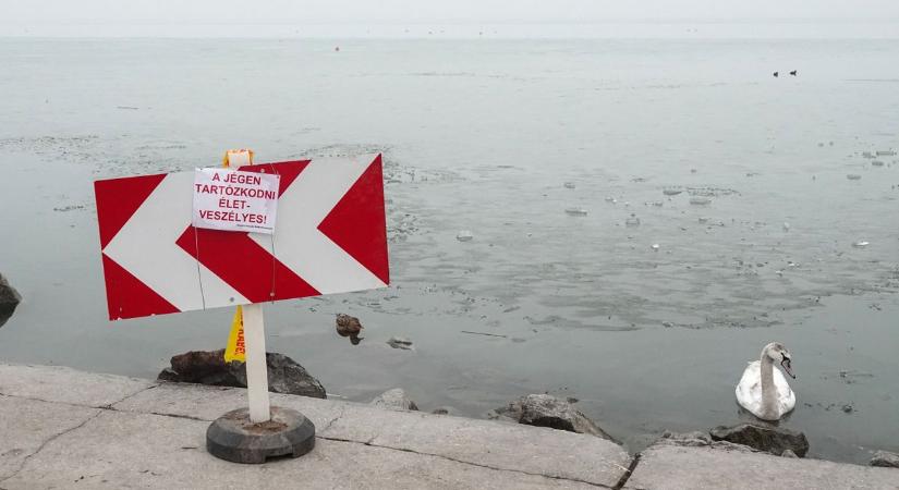 Fagy, hó, tiltás – Veszélyes a jég a Balatonnál – Ezt hozza a holnapi időjárás (képek  videó)