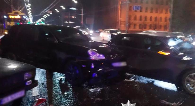 Kijevben balesetet okozott egy Porsche sofőrje, majd lövöldözni kezdett: akár 7 év börtön is fenyegeti